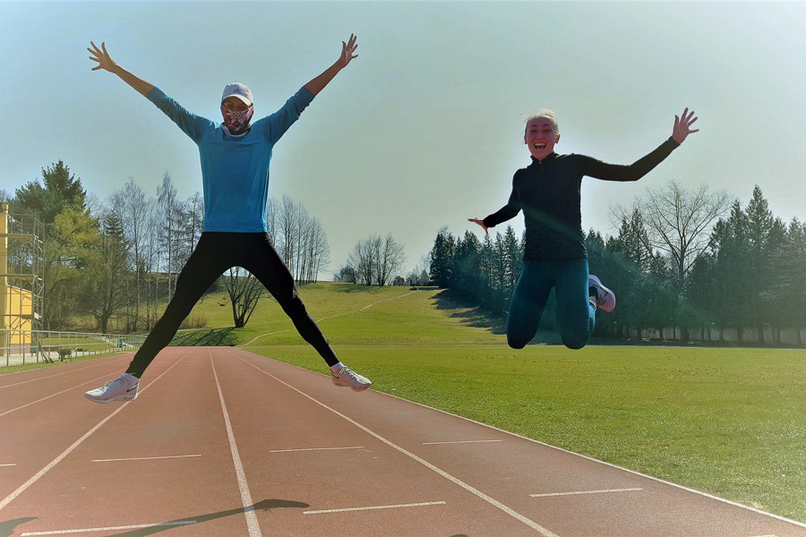 Gabika Gajanová a Andrej Paulíny sa tešia, že môžu znova trénovať na martisnkom 250-metrovom školskom ovále.