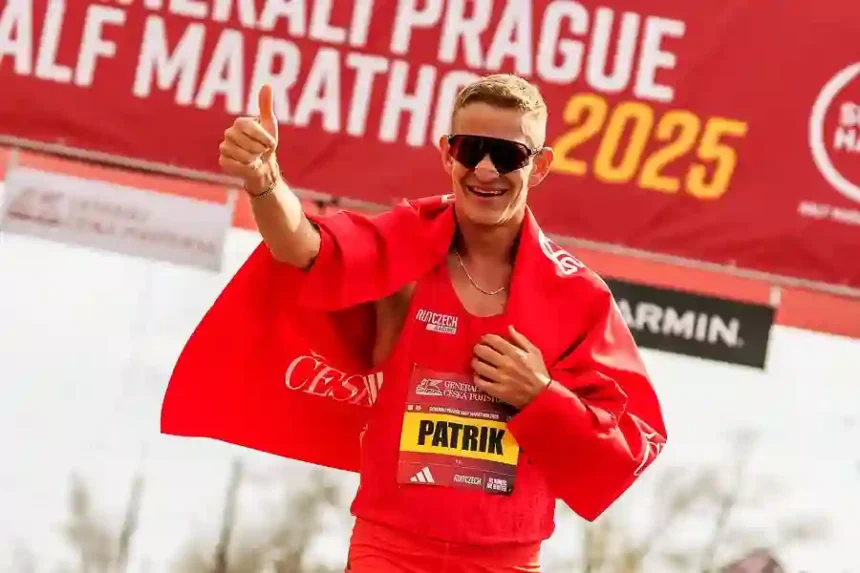 Patrik Vebr v cili na Generali 1 2Maraton Praha 2025